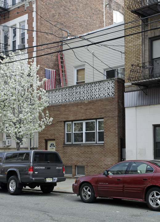 5106 Hudson Ave in West New York, NJ - Building Photo