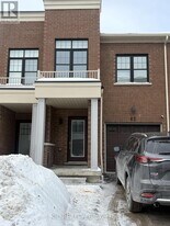 62 King George Way in Bowmanville, ON - Building Photo