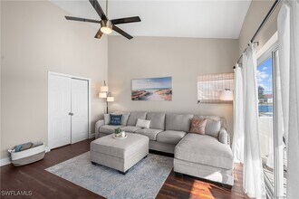 541 Windsor Sq in Naples, FL - Building Photo - Building Photo