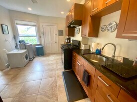 14 Fisk Pl, Unit 1 in Cambridge, MA - Building Photo