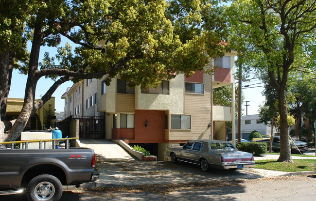 115 W Cypress St in Glendale, CA - Building Photo - Building Photo