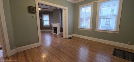 3711 Morris Pl, Unit #1 in Cincinnati, OH - Foto de edificio - Building Photo