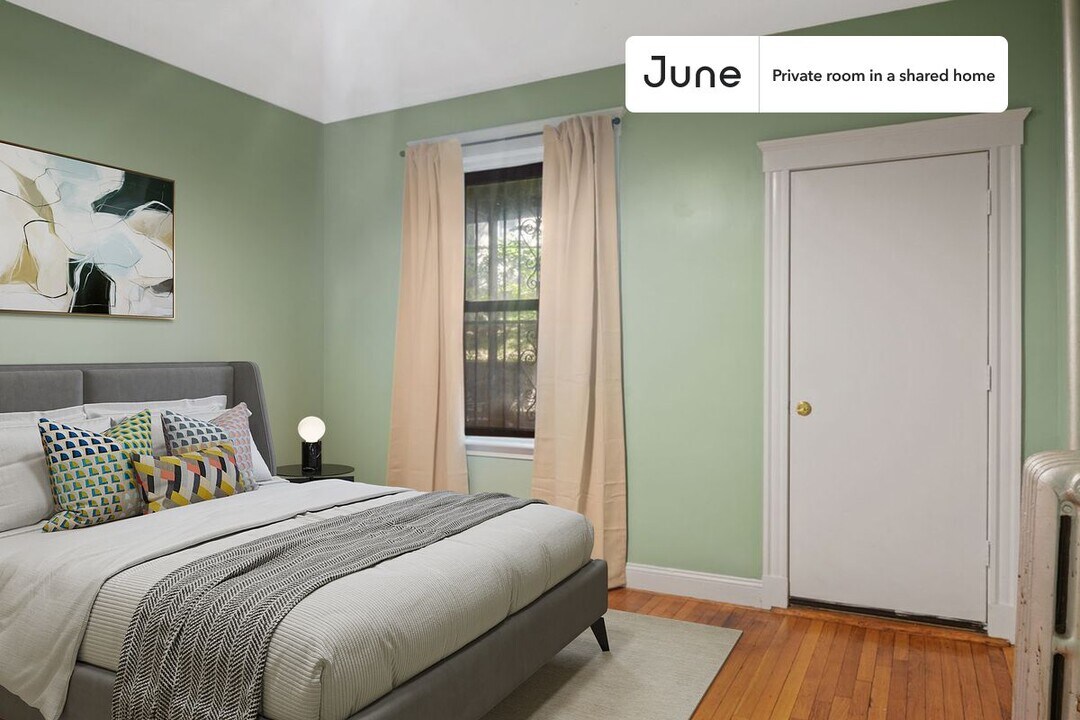 Private bedroom in 4 bed/1 bath Home in Boston, MA - Building Photo