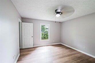 1211 Derek Dr in Franklin, KY - Building Photo - Building Photo