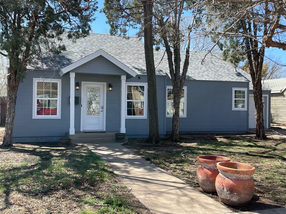 2317 28th St in Lubbock, TX - Foto de edificio