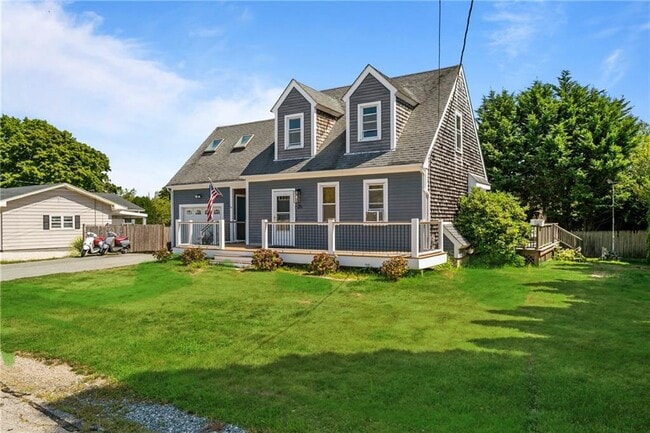 25 Clayton St in Middletown, RI - Building Photo - Building Photo