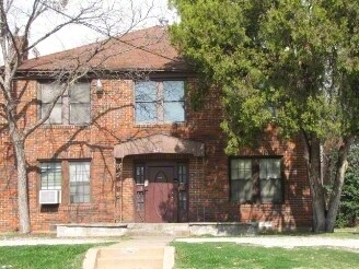 438 W 10th St in Dallas, TX - Building Photo