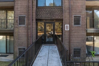 21 Oakridge Dr in Langhorne, PA - Foto de edificio - Building Photo