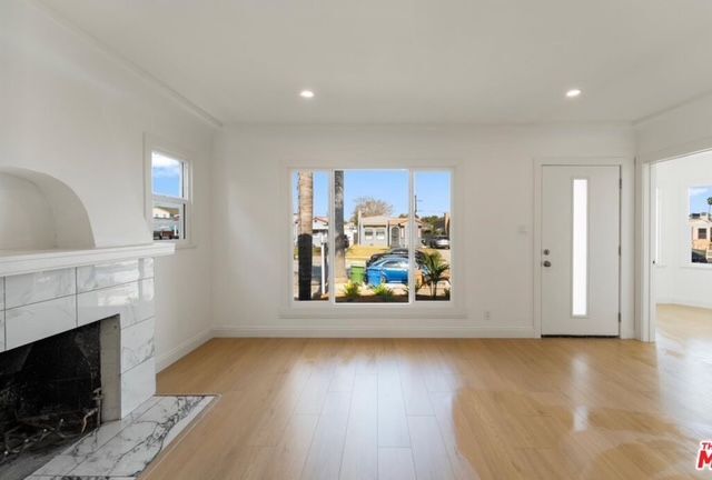 552 W 99th St in Los Angeles, CA - Foto de edificio - Building Photo