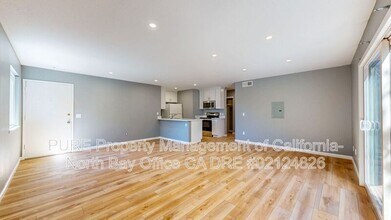 2306 Heidi Pl in Santa Rosa, CA - Foto de edificio - Building Photo