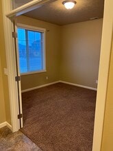 1004 Willow Ave NE in Quincy, WA - Building Photo - Building Photo