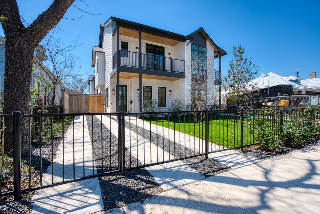 310 Lavaca St in San Antonio, TX - Building Photo