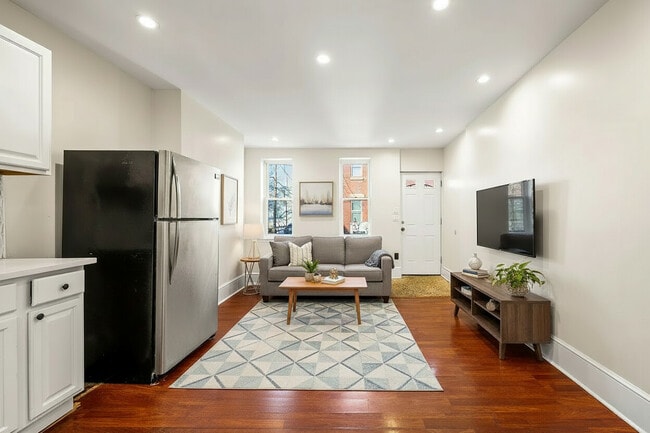 property at 928 W Boston St