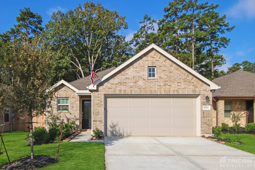 10511 Pineland Dr in Willis, TX - Building Photo