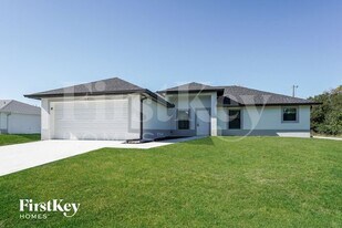 817 Acton Ave in Lehigh Acres, FL - Building Photo