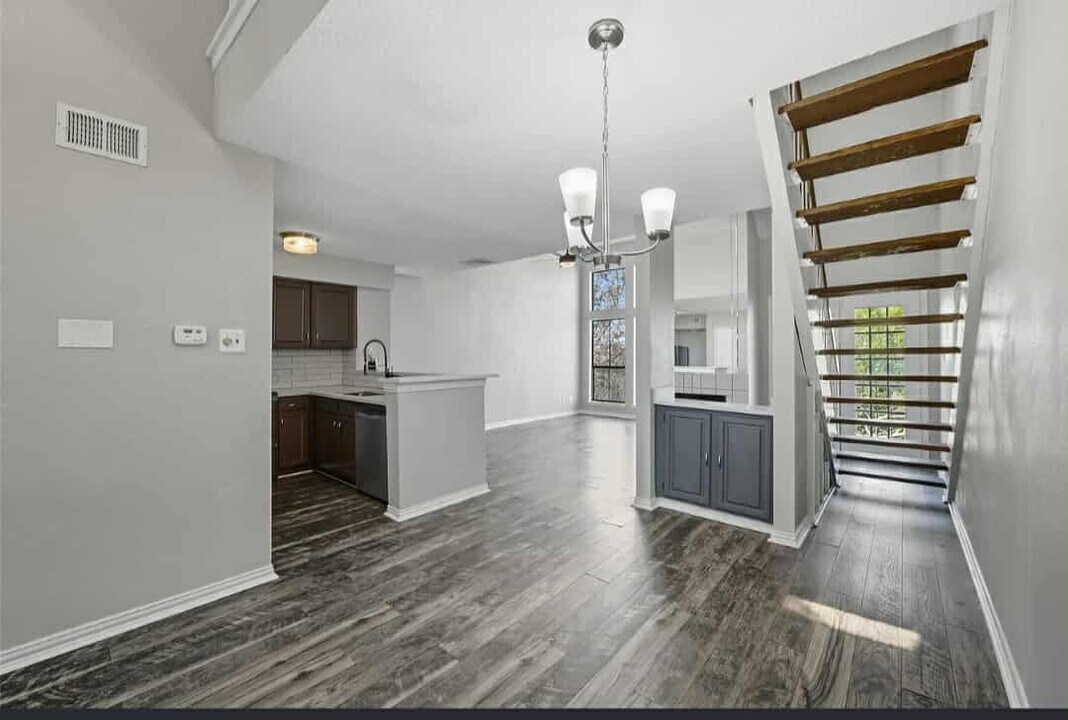 3406 Country Club Dr W, Unit 252 Terrance Heights in Irving, TX - Building Photo