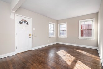 2329 Brown Rd in Overland, MO - Foto de edificio - Building Photo