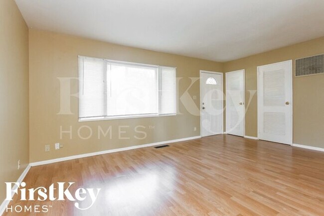 208 Crestwood Dr in New Whiteland, IN - Building Photo - Building Photo
