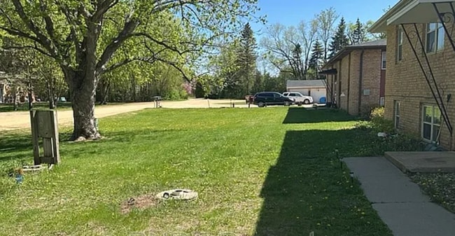 19065 Lena Ave, Unit 4 in Hastings, MN - Foto de edificio - Building Photo