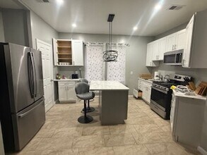 72 Seymour Ave in Newark, NJ - Foto de edificio - Building Photo