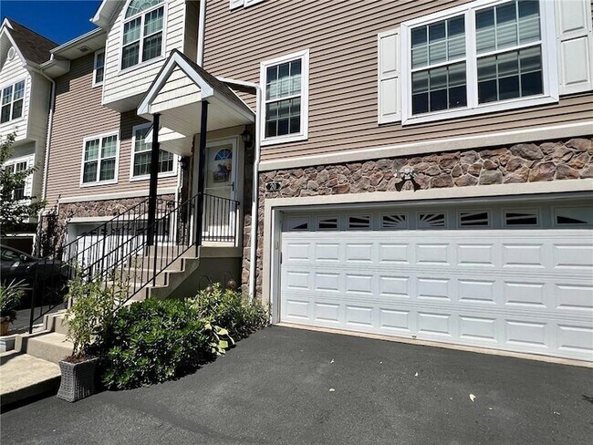 20 Seeley Bull St, Unit E-1028 in Monroe, NY - Building Photo - Building Photo