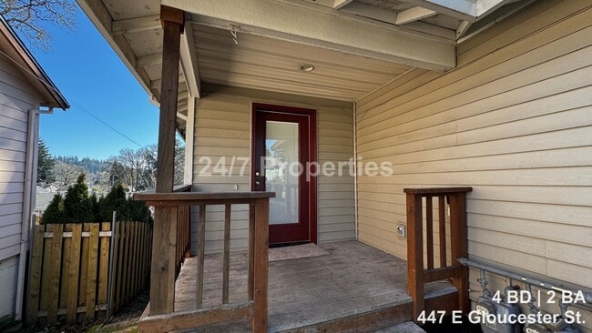 445 E Gloucester St in Gladstone, OR - Building Photo - Building Photo