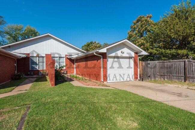 1511 S Edwards St in Wichita, KS - Foto de edificio - Building Photo