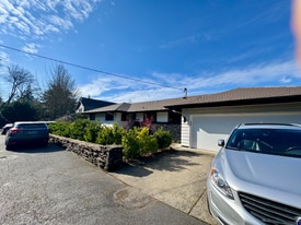 6343 SE Thorburn St, Unit 6343 SE Thorburn St (Upper) in Portland, OR - Building Photo