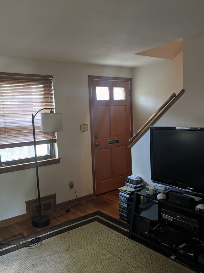 189 Newman St, Unit 189 Newman St. Metuchen in Metuchen, NJ - Foto de edificio - Building Photo