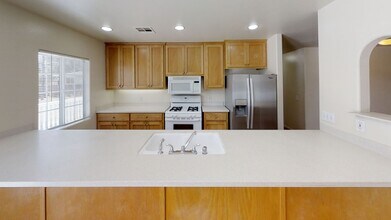 5115 Reservoir Dr in San Diego, CA - Building Photo - Building Photo