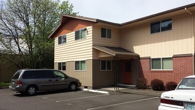 Raleigh Manor Apartments Phase I in Portland, OR - Foto de edificio - Building Photo