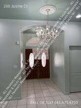 200 Justin Ct in Shafter, CA - Foto de edificio - Building Photo