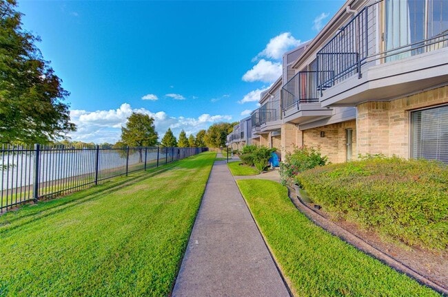 1620 Good Day Dr in Missouri City, TX - Building Photo - Building Photo