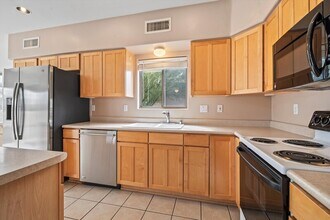 1825 W Corte Tulipan in Tucson, AZ - Building Photo - Building Photo