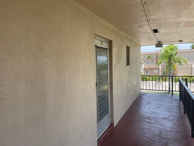 506 Davis Rd in Palm Springs, FL - Building Photo - Building Photo