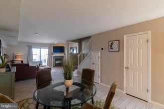 25 Queen Elizabeth Ct in Chester, MD - Building Photo - Building Photo