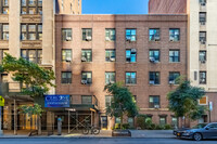 22 Irving Pl in New York, NY - Building Photo - Building Photo