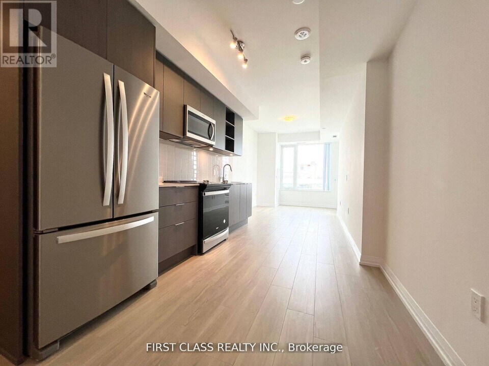 50 Dunfield Ave in Toronto, ON - Building Photo