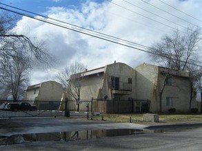 Courtyard Apartments in Adelanto, CA - Building Photo - Building Photo