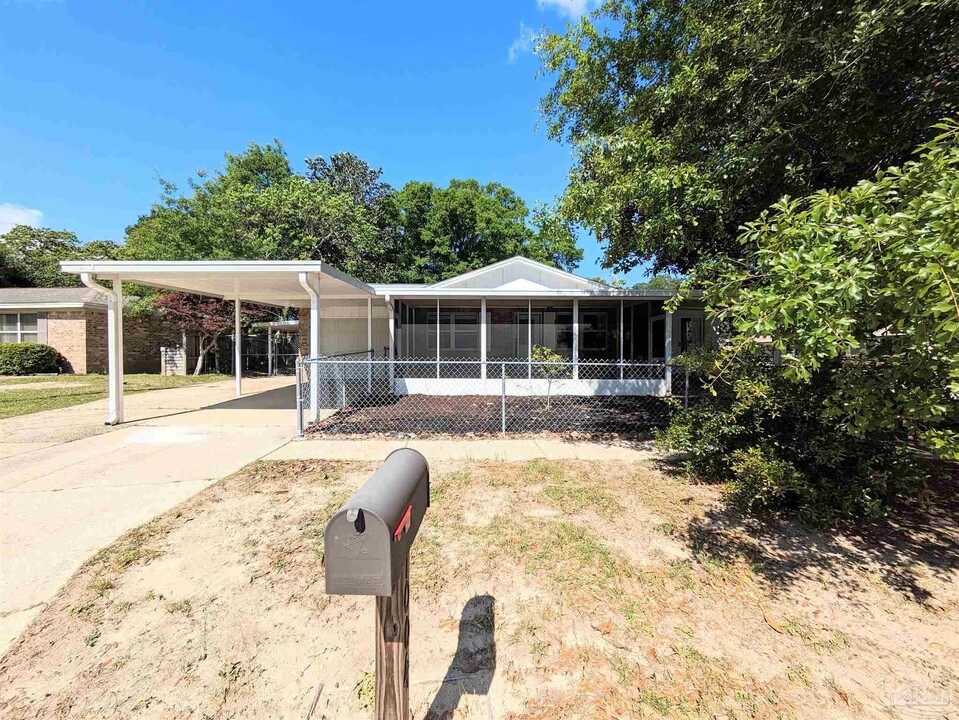 7004 Balboa Dr in Pensacola, FL - Building Photo