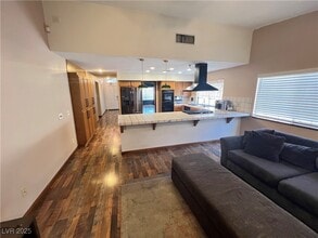 5242 Dickens Dr in Las Vegas, NV - Building Photo - Building Photo