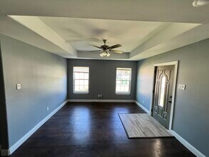 300 E 7th St in Ferris, TX - Building Photo - Building Photo