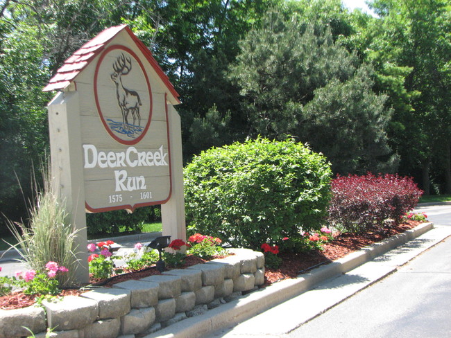 Deer Creek Run Apartments in New Berlin, WI - Building Photo - Building Photo