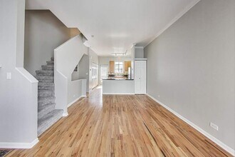 1145 W Newport Ave in Chicago, IL - Building Photo - Building Photo