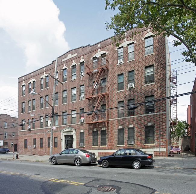 939 Thomas S Boyland St in Brooklyn, NY - Foto de edificio - Building Photo