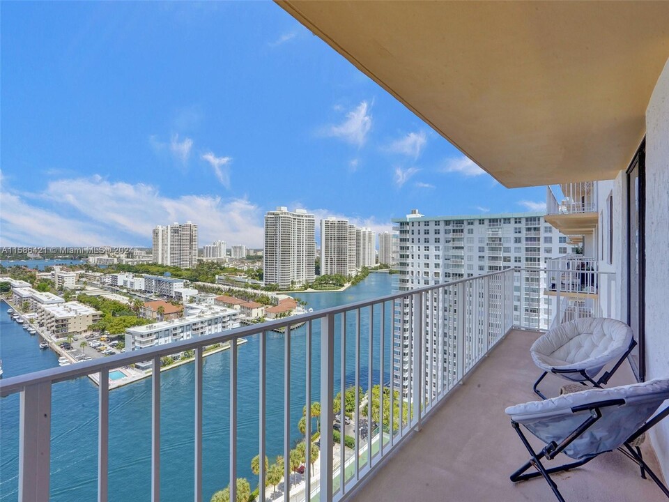 290 174th St, Unit 2102 in Sunny Isles Beach, FL - Foto de edificio