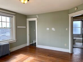 300 W Mount Vernon St, Unit Second Floor in Lansdale, PA - Foto de edificio - Building Photo