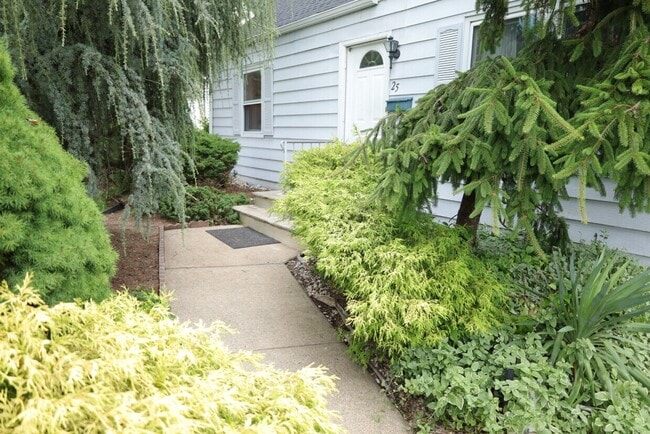 25 Glenview Dr in West Orange, NJ - Building Photo - Building Photo