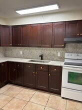 4683 Weymouth St in Greenacres, FL - Foto de edificio - Building Photo