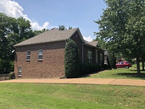 211 Lakeside Park Dr in Hendersonville, TN - Building Photo - Building Photo